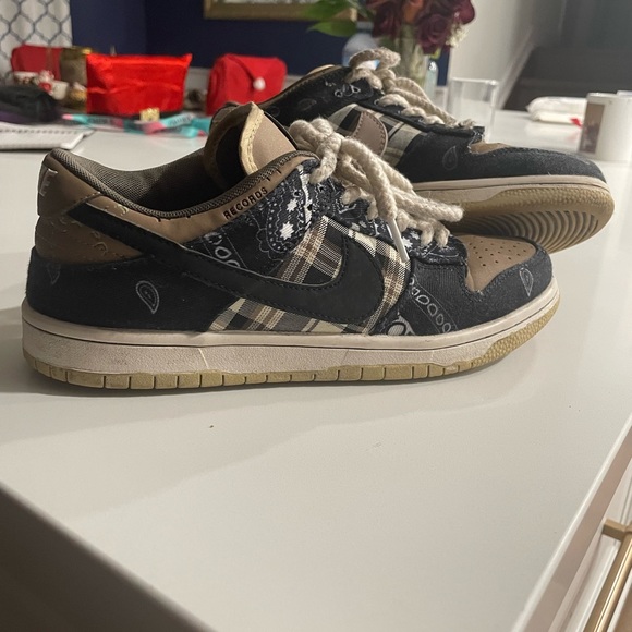 Travis Scoot x Nike SB Dunk Low. Size woman’s 8.5. Got it in August 2022- StockX - Picture 2 of 7